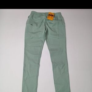 NWT Carhartt Fitted Lightweight Utility Leggings With Pockets. Out Of Stock!
